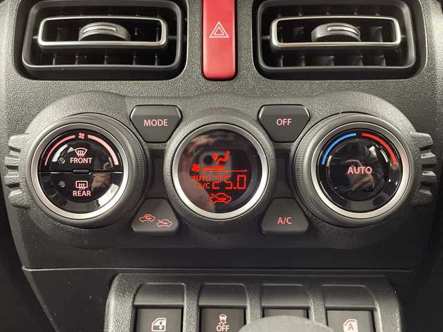 スズキ ジムニー XC 大阪府 2025(令7)年 0.1千km ジャングルグリーン 届出済未使用車/スズキセーフティサポート/　・デュアルセンサーブレーキサポート/　・誤発進抑制機能/　・車線逸脱警報機能/　・ふらつき警報機能/　・先行車発進お知らせ機能/　・ハイビームアシスト/　・横滑り防止機能/レーダークルーズコントロール/LEDヘッドライト/フォグランプ/オートライト/純正16インチアルミホイール/ダウンヒルアシストコントロール/コーナーセンサー/革巻きステアリング/スマートキー