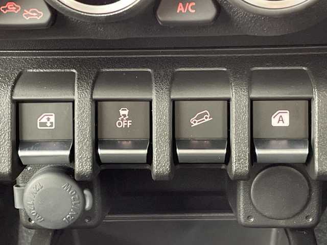 スズキ ジムニー XC 大阪府 2025(令7)年 0.1千km ジャングルグリーン 届出済未使用車/スズキセーフティサポート/　・デュアルセンサーブレーキサポート/　・誤発進抑制機能/　・車線逸脱警報機能/　・ふらつき警報機能/　・先行車発進お知らせ機能/　・ハイビームアシスト/　・横滑り防止機能/レーダークルーズコントロール/LEDヘッドライト/フォグランプ/オートライト/純正16インチアルミホイール/ダウンヒルアシストコントロール/コーナーセンサー/革巻きステアリング/スマートキー