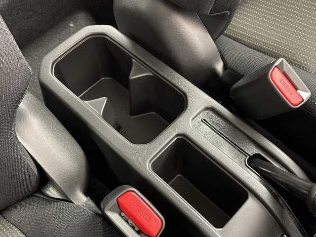 スズキ ジムニー XC 大阪府 2025(令7)年 0.1千km ジャングルグリーン 届出済未使用車/スズキセーフティサポート/　・デュアルセンサーブレーキサポート/　・誤発進抑制機能/　・車線逸脱警報機能/　・ふらつき警報機能/　・先行車発進お知らせ機能/　・ハイビームアシスト/　・横滑り防止機能/レーダークルーズコントロール/LEDヘッドライト/フォグランプ/オートライト/純正16インチアルミホイール/ダウンヒルアシストコントロール/コーナーセンサー/革巻きステアリング/スマートキー