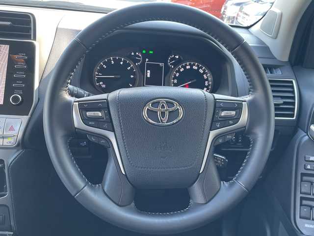 トヨタ ランドクルーザー プラド TX Lパッケージ 神奈川県 2023(令5)年 1.1万km ブラック ワンオーナー/プッシュスタート/ビルトインETC2.0/4WD/純正ナビ/Bluetooth接続/AM/FM/地デジTV/クリアランスソナー/アラウンドビューモニター/レーダークルーズコントロール/プリクラッシュ/車線逸脱防止装置/横滑り防止装置/D.N席パワーシート/D.N席シートヒーター、クーラー/オートライト、ハイビーム/LEDライト、フォグライト/サンルーフ/電動格納ミラー