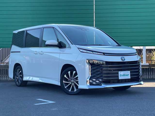 トヨタ ヴォクシー ハイブリッド S－Z 茨城県 2025(令7)年 1.2万km ホワイトパールクリスタルシャイン 10型ディスプレイオーディオナビ/Bluetooth接続/HDMI/フルセグTV/バックカメラ/レーダークルーズコントロール/クリアランスソナー/ドライブレコーダー/ビルトインETC2.0/ハーフレザーシート/シートヒーター/両側パワースライドドア/横滑り防止装置/衝突軽減システム/コーナーセンサー/オートライト/オートマチックハイビーム/LEDヘッドライト/純正17インチアルミホイール/純正フロアマット/100V充電/スマートキー/プッシュスタート