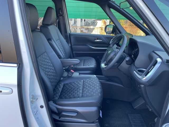 トヨタ ヴォクシー ハイブリッド S－Z 茨城県 2025(令7)年 1.2万km ホワイトパールクリスタルシャイン 10型ディスプレイオーディオナビ/Bluetooth接続/HDMI/フルセグTV/バックカメラ/レーダークルーズコントロール/クリアランスソナー/ドライブレコーダー/ビルトインETC2.0/ハーフレザーシート/シートヒーター/両側パワースライドドア/横滑り防止装置/衝突軽減システム/コーナーセンサー/オートライト/オートマチックハイビーム/LEDヘッドライト/純正17インチアルミホイール/純正フロアマット/100V充電/スマートキー/プッシュスタート