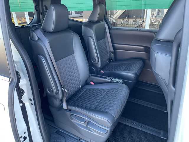 トヨタ ヴォクシー ハイブリッド S－Z 茨城県 2025(令7)年 1.2万km ホワイトパールクリスタルシャイン 10型ディスプレイオーディオナビ/Bluetooth接続/HDMI/フルセグTV/バックカメラ/レーダークルーズコントロール/クリアランスソナー/ドライブレコーダー/ビルトインETC2.0/ハーフレザーシート/シートヒーター/両側パワースライドドア/横滑り防止装置/衝突軽減システム/コーナーセンサー/オートライト/オートマチックハイビーム/LEDヘッドライト/純正17インチアルミホイール/純正フロアマット/100V充電/スマートキー/プッシュスタート