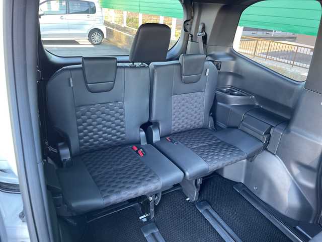 トヨタ ヴォクシー ハイブリッド S－Z 茨城県 2025(令7)年 1.2万km ホワイトパールクリスタルシャイン 10型ディスプレイオーディオナビ/Bluetooth接続/HDMI/フルセグTV/バックカメラ/レーダークルーズコントロール/クリアランスソナー/ドライブレコーダー/ビルトインETC2.0/ハーフレザーシート/シートヒーター/両側パワースライドドア/横滑り防止装置/衝突軽減システム/コーナーセンサー/オートライト/オートマチックハイビーム/LEDヘッドライト/純正17インチアルミホイール/純正フロアマット/100V充電/スマートキー/プッシュスタート