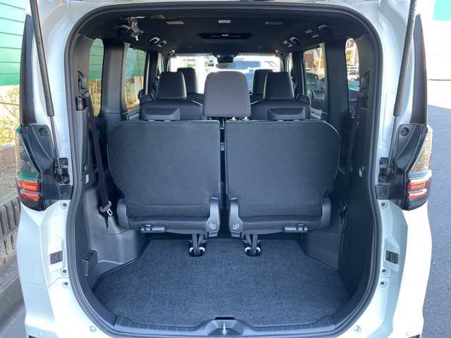 トヨタ ヴォクシー ハイブリッド S－Z 茨城県 2025(令7)年 1.2万km ホワイトパールクリスタルシャイン 10型ディスプレイオーディオナビ/Bluetooth接続/HDMI/フルセグTV/バックカメラ/レーダークルーズコントロール/クリアランスソナー/ドライブレコーダー/ビルトインETC2.0/ハーフレザーシート/シートヒーター/両側パワースライドドア/横滑り防止装置/衝突軽減システム/コーナーセンサー/オートライト/オートマチックハイビーム/LEDヘッドライト/純正17インチアルミホイール/純正フロアマット/100V充電/スマートキー/プッシュスタート