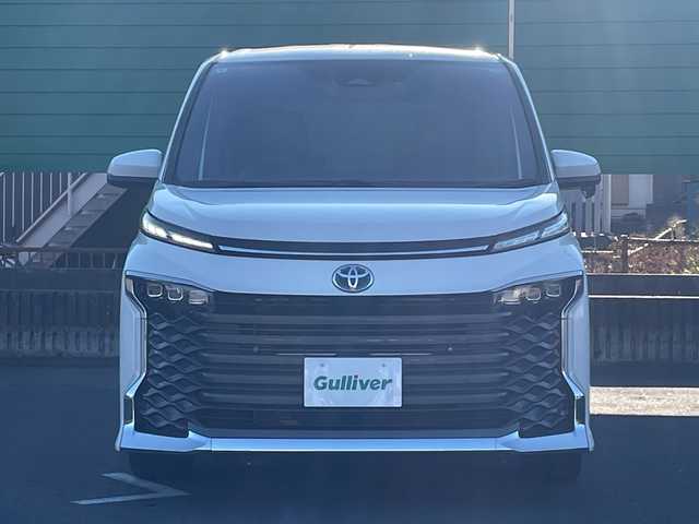 トヨタ ヴォクシー ハイブリッド S－Z 茨城県 2025(令7)年 1.2万km ホワイトパールクリスタルシャイン 10型ディスプレイオーディオナビ/Bluetooth接続/HDMI/フルセグTV/バックカメラ/レーダークルーズコントロール/クリアランスソナー/ドライブレコーダー/ビルトインETC2.0/ハーフレザーシート/シートヒーター/両側パワースライドドア/横滑り防止装置/衝突軽減システム/コーナーセンサー/オートライト/オートマチックハイビーム/LEDヘッドライト/純正17インチアルミホイール/純正フロアマット/100V充電/スマートキー/プッシュスタート