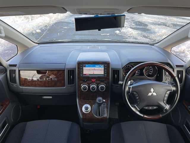 三菱 デリカＤ：５ シャモニー 道央・札幌 2012(平24)年 8.2万km ウォームホワイトP/クールシルバー ４WD/ワンオーナー/純正ディーラーOPナビ/CD/DVD/フルセグ/横滑り防止装置/クルーズコントロール/バック/フロント/サイドカメラ/ビルトインETC/両側パワースライドドア/D席パワーシート/前席シートヒーター/革巻きウッドコンビステアリング/ステアリングリモコン/パドルシフト/スマートキー/キーレスエントリー/HIDヘッドライト/オートライト/フォグランプ/電動格納ミラー/ウィンカーミラー/純正フロアマット/ドアバイザー