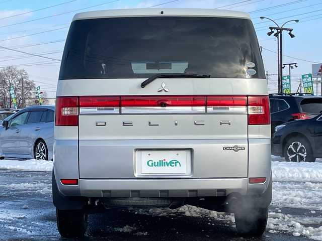 三菱 デリカＤ：５ シャモニー 道央・札幌 2012(平24)年 8.2万km ウォームホワイトP/クールシルバー ４WD/ワンオーナー/純正ディーラーOPナビ/CD/DVD/フルセグ/横滑り防止装置/クルーズコントロール/バック/フロント/サイドカメラ/ビルトインETC/両側パワースライドドア/D席パワーシート/前席シートヒーター/革巻きウッドコンビステアリング/ステアリングリモコン/パドルシフト/スマートキー/キーレスエントリー/HIDヘッドライト/オートライト/フォグランプ/電動格納ミラー/ウィンカーミラー/純正フロアマット/ドアバイザー
