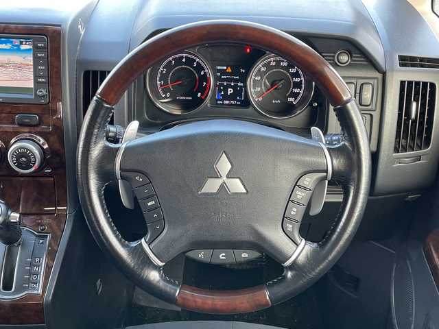 三菱 デリカＤ：５ シャモニー 道央・札幌 2012(平24)年 8.2万km ウォームホワイトP/クールシルバー ４WD/ワンオーナー/純正ディーラーOPナビ/CD/DVD/フルセグ/横滑り防止装置/クルーズコントロール/バック/フロント/サイドカメラ/ビルトインETC/両側パワースライドドア/D席パワーシート/前席シートヒーター/革巻きウッドコンビステアリング/ステアリングリモコン/パドルシフト/スマートキー/キーレスエントリー/HIDヘッドライト/オートライト/フォグランプ/電動格納ミラー/ウィンカーミラー/純正フロアマット/ドアバイザー