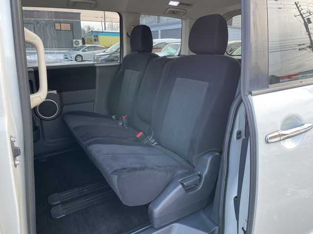 三菱 デリカＤ：５ シャモニー 道央・札幌 2012(平24)年 8.2万km ウォームホワイトP/クールシルバー ４WD/ワンオーナー/純正ディーラーOPナビ/CD/DVD/フルセグ/横滑り防止装置/クルーズコントロール/バック/フロント/サイドカメラ/ビルトインETC/両側パワースライドドア/D席パワーシート/前席シートヒーター/革巻きウッドコンビステアリング/ステアリングリモコン/パドルシフト/スマートキー/キーレスエントリー/HIDヘッドライト/オートライト/フォグランプ/電動格納ミラー/ウィンカーミラー/純正フロアマット/ドアバイザー