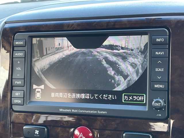 三菱 デリカＤ：５ シャモニー 道央・札幌 2012(平24)年 8.2万km ウォームホワイトP/クールシルバー ４WD/ワンオーナー/純正ディーラーOPナビ/CD/DVD/フルセグ/横滑り防止装置/クルーズコントロール/バック/フロント/サイドカメラ/ビルトインETC/両側パワースライドドア/D席パワーシート/前席シートヒーター/革巻きウッドコンビステアリング/ステアリングリモコン/パドルシフト/スマートキー/キーレスエントリー/HIDヘッドライト/オートライト/フォグランプ/電動格納ミラー/ウィンカーミラー/純正フロアマット/ドアバイザー