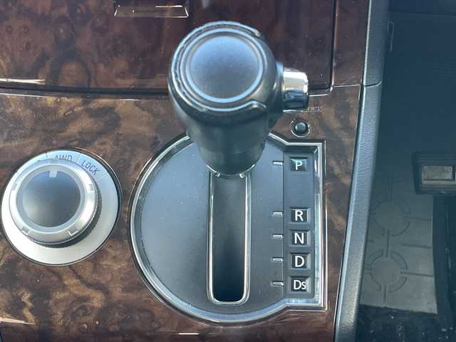 三菱 デリカＤ：５ シャモニー 道央・札幌 2012(平24)年 8.2万km ウォームホワイトP/クールシルバー ４WD/ワンオーナー/純正ディーラーOPナビ/CD/DVD/フルセグ/横滑り防止装置/クルーズコントロール/バック/フロント/サイドカメラ/ビルトインETC/両側パワースライドドア/D席パワーシート/前席シートヒーター/革巻きウッドコンビステアリング/ステアリングリモコン/パドルシフト/スマートキー/キーレスエントリー/HIDヘッドライト/オートライト/フォグランプ/電動格納ミラー/ウィンカーミラー/純正フロアマット/ドアバイザー