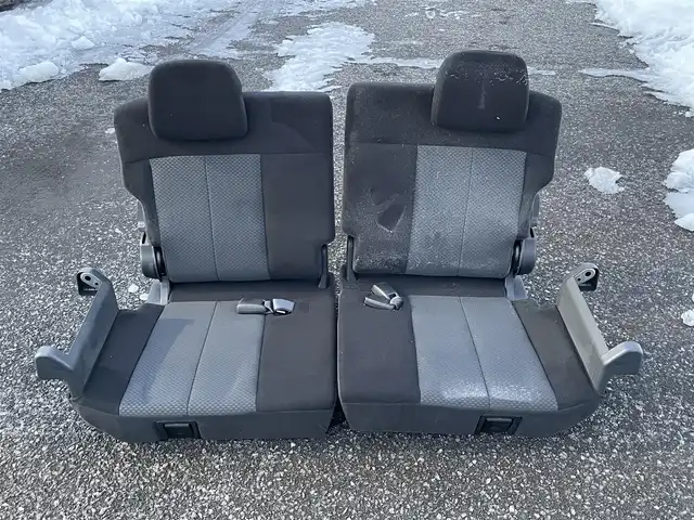 三菱 デリカＤ：５ シャモニー 道央・札幌 2012(平24)年 8.2万km ウォームホワイトP/クールシルバー ４WD/ワンオーナー/純正ディーラーOPナビ/CD/DVD/フルセグ/横滑り防止装置/クルーズコントロール/バック/フロント/サイドカメラ/ビルトインETC/両側パワースライドドア/D席パワーシート/前席シートヒーター/革巻きウッドコンビステアリング/ステアリングリモコン/パドルシフト/スマートキー/キーレスエントリー/HIDヘッドライト/オートライト/フォグランプ/電動格納ミラー/ウィンカーミラー/純正フロアマット/ドアバイザー