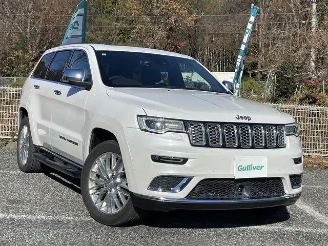 クライスラー・ジープ ジープ グランドチェロキー サミット 埼玉県 2017(平29)年 8.3万km パール サンルーフ/レザーシート/シートヒーター＆エアシート/純正ナビTV/バックカメラ/ハーマンカードンスピーカー/パワーバックドア/クリアランスソナー/LEDヘッドライト/純正２０インチアルミ/アクティブクルーズコントロール/アクティブパークセンス/衝突軽減ブレーキ/ステアリングヒーター/Fドラレコ/プッシュスタート/スマートキー/保証書付整備手帳/取扱説明書