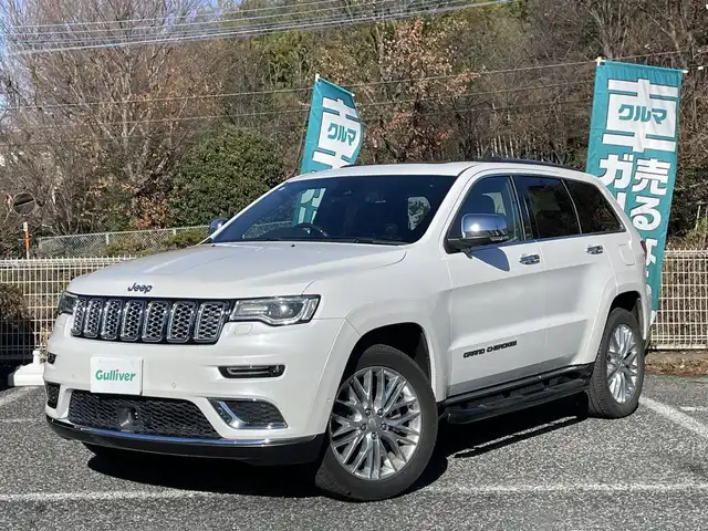 クライスラー・ジープ ジープ グランドチェロキー サミット 埼玉県 2017(平29)年 8.3万km パール サンルーフ/レザーシート/シートヒーター＆エアシート/純正ナビTV/バックカメラ/ハーマンカードンスピーカー/パワーバックドア/クリアランスソナー/LEDヘッドライト/純正２０インチアルミ/アクティブクルーズコントロール/アクティブパークセンス/衝突軽減ブレーキ/ステアリングヒーター/Fドラレコ/プッシュスタート/スマートキー/保証書付整備手帳/取扱説明書