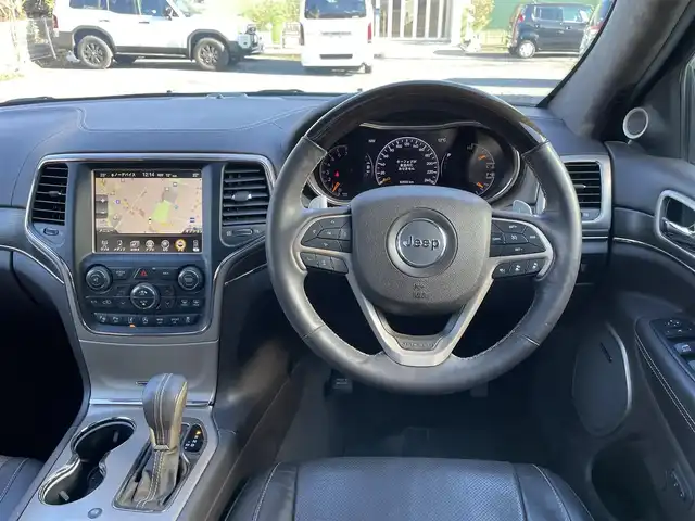 クライスラー・ジープ ジープ グランドチェロキー サミット 埼玉県 2017(平29)年 8.3万km パール サンルーフ/レザーシート/シートヒーター＆エアシート/純正ナビTV/バックカメラ/ハーマンカードンスピーカー/パワーバックドア/クリアランスソナー/LEDヘッドライト/純正２０インチアルミ/アクティブクルーズコントロール/アクティブパークセンス/衝突軽減ブレーキ/ステアリングヒーター/Fドラレコ/プッシュスタート/スマートキー/保証書付整備手帳/取扱説明書