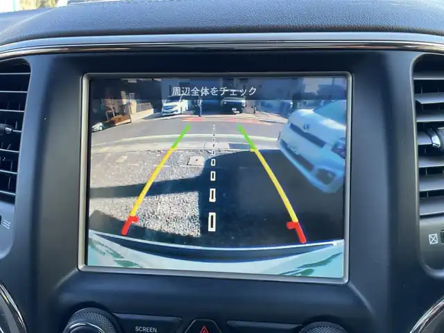 クライスラー・ジープ ジープ グランドチェロキー サミット 埼玉県 2017(平29)年 8.3万km パール サンルーフ/レザーシート/シートヒーター＆エアシート/純正ナビTV/バックカメラ/ハーマンカードンスピーカー/パワーバックドア/クリアランスソナー/LEDヘッドライト/純正２０インチアルミ/アクティブクルーズコントロール/アクティブパークセンス/衝突軽減ブレーキ/ステアリングヒーター/Fドラレコ/プッシュスタート/スマートキー/保証書付整備手帳/取扱説明書