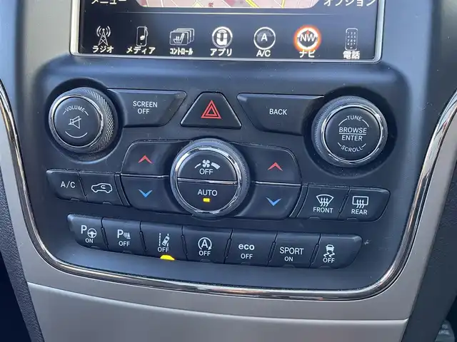 クライスラー・ジープ ジープ グランドチェロキー サミット 埼玉県 2017(平29)年 8.3万km パール サンルーフ/レザーシート/シートヒーター＆エアシート/純正ナビTV/バックカメラ/ハーマンカードンスピーカー/パワーバックドア/クリアランスソナー/LEDヘッドライト/純正２０インチアルミ/アクティブクルーズコントロール/アクティブパークセンス/衝突軽減ブレーキ/ステアリングヒーター/Fドラレコ/プッシュスタート/スマートキー/保証書付整備手帳/取扱説明書