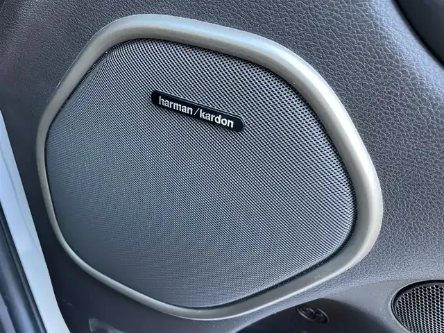 クライスラー・ジープ ジープ グランドチェロキー サミット 埼玉県 2017(平29)年 8.3万km パール サンルーフ/レザーシート/シートヒーター＆エアシート/純正ナビTV/バックカメラ/ハーマンカードンスピーカー/パワーバックドア/クリアランスソナー/LEDヘッドライト/純正２０インチアルミ/アクティブクルーズコントロール/アクティブパークセンス/衝突軽減ブレーキ/ステアリングヒーター/Fドラレコ/プッシュスタート/スマートキー/保証書付整備手帳/取扱説明書