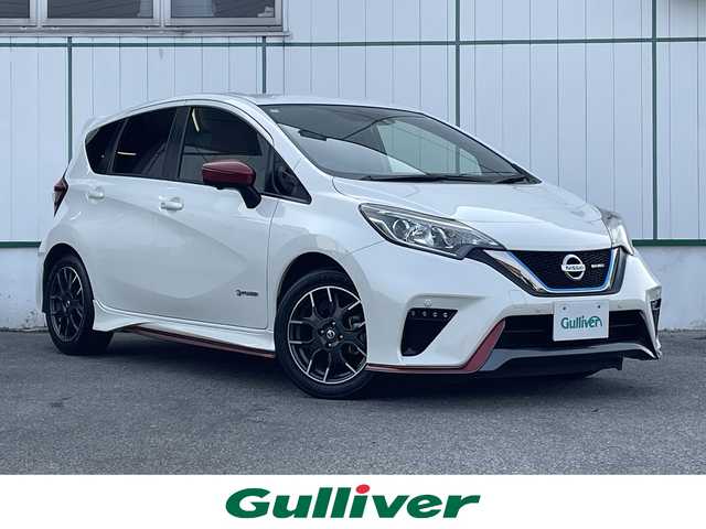 日産 ノート e－パワー ニスモ 山梨県 2017(平29)年 7万km ブリリアントホワイトパール 純正SDナビ（MM516D-W）/純正CD/DVD/Bluetooth接続/フルセグTV/アラウンドビューモニター/ETC/ドライブレコーダー/レーダー探知機/エマージェンシーブレーキ/レーンキープアシスト/スマートキー/コーナーセンサー