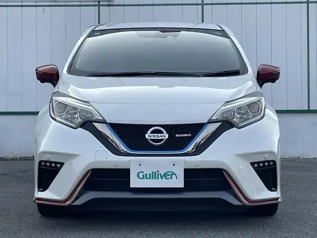日産 ノート e－パワー ニスモ 山梨県 2017(平29)年 7万km ブリリアントホワイトパール 純正SDナビ（MM516D-W）/純正CD/DVD/Bluetooth接続/フルセグTV/アラウンドビューモニター/ETC/ドライブレコーダー/レーダー探知機/エマージェンシーブレーキ/レーンキープアシスト/スマートキー/コーナーセンサー
