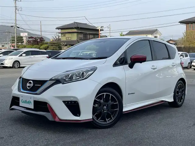 日産 ノート e－パワー ニスモ 山梨県 2017(平29)年 7万km ブリリアントホワイトパール 純正SDナビ（MM516D-W）/純正CD/DVD/Bluetooth接続/フルセグTV/アラウンドビューモニター/ETC/ドライブレコーダー/レーダー探知機/エマージェンシーブレーキ/レーンキープアシスト/スマートキー/コーナーセンサー