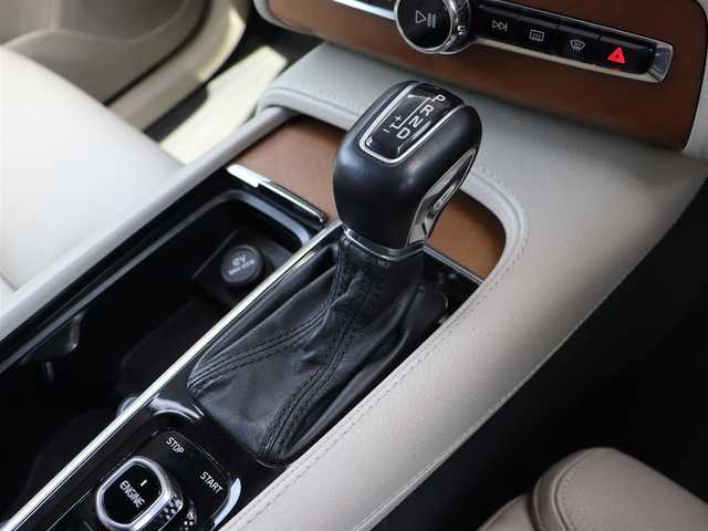 ボルボ ＸＣ９０ T5 AWD モーメンタム 長野県 2016(平28)年 5.9万km ゴールド ブロンドレザー　/純正ナビＴＶ　/３６０°　/ＣａｒＰｌａｙ　/ＡＣＣ　/衝突軽減ブレーキ　/ＬＫＡ　/ＢＬＩＳパークアシスト　/パワーシート／ヒーター　/パワーバックドア　/スマートキー　/純正１９ＡＷ　/ＬＥＤライト