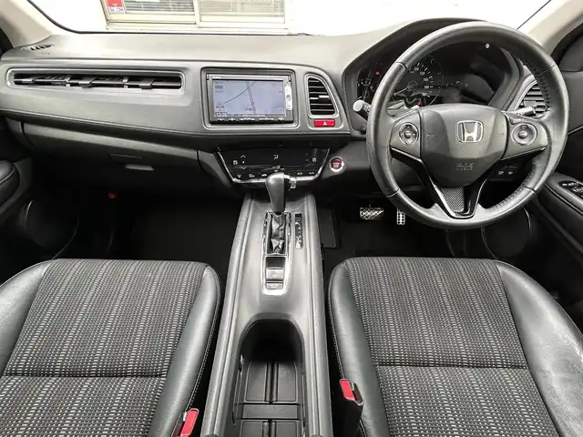 ホンダ ヴェゼル S 福岡県 2014(平26)年 9.8万km ホワイトオーキッドパール 純正メモリナビ【VXM-145VSi】/　(AM/FM/CD/DVD/Bluetooth/ワンセグTV)/バックカメラ/横滑り防止/クルーズコントロール/純正17インチアルミホイール/ルーフレール/電格ウィンカーミラー/ドアバイザー/黒色ハーフレザーシート/パドルシフト/ブレーキホールド/シートヒーター/アイドリングストップ/ETC/フロントガラス熱線スイッチ/保証書/ナビ取扱説明書