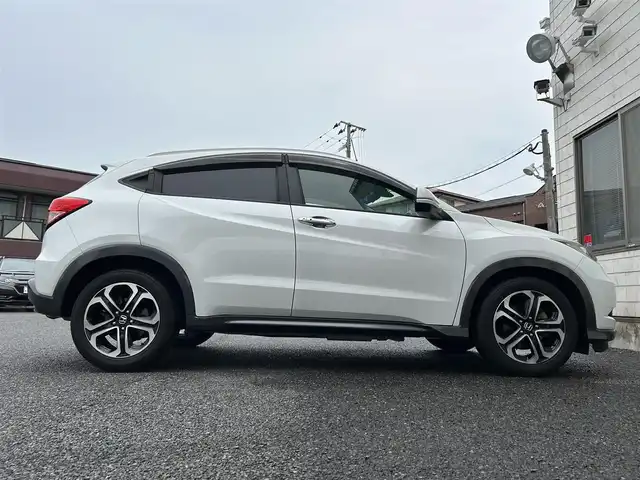 ホンダ ヴェゼル S 福岡県 2014(平26)年 9.8万km ホワイトオーキッドパール 純正メモリナビ【VXM-145VSi】/　(AM/FM/CD/DVD/Bluetooth/ワンセグTV)/バックカメラ/横滑り防止/クルーズコントロール/純正17インチアルミホイール/ルーフレール/電格ウィンカーミラー/ドアバイザー/黒色ハーフレザーシート/パドルシフト/ブレーキホールド/シートヒーター/アイドリングストップ/ETC/フロントガラス熱線スイッチ/保証書/ナビ取扱説明書
