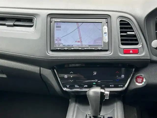 ホンダ ヴェゼル S 福岡県 2014(平26)年 9.8万km ホワイトオーキッドパール 純正メモリナビ【VXM-145VSi】/　(AM/FM/CD/DVD/Bluetooth/ワンセグTV)/バックカメラ/横滑り防止/クルーズコントロール/純正17インチアルミホイール/ルーフレール/電格ウィンカーミラー/ドアバイザー/黒色ハーフレザーシート/パドルシフト/ブレーキホールド/シートヒーター/アイドリングストップ/ETC/フロントガラス熱線スイッチ/保証書/ナビ取扱説明書