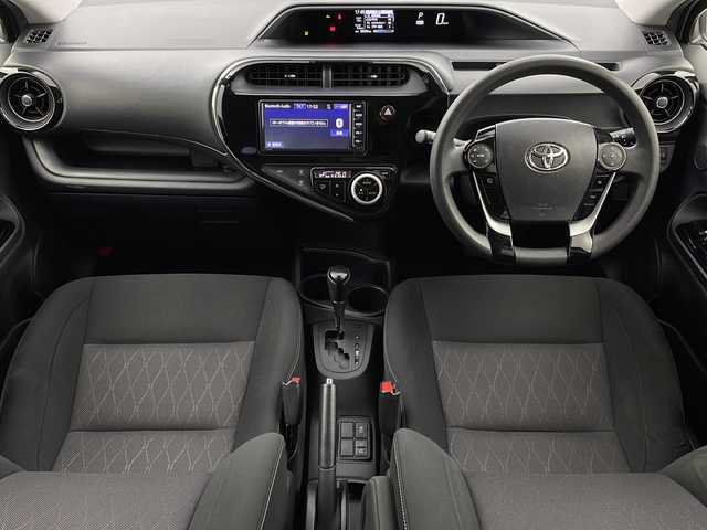 トヨタ アクア S スタイルブラック 宮城県 2021(令3)年 5.7万km ホワイトパールクリスタルシャイン Toyota Safety Sense C	/・プリクラッシュセーフティ	/・レーンディパーチャーアラート	/・オートマチックハイビーム	/・クリアランスソナー/パノラミックビューモニター/バックカメラ/純正7型ナビ　地図SD無/・BT.AUX/フルセグTV/ビルトインETC/LEDヘッドライト/ステアリングスイッチ/プッシュスタート/スマートキー×2/純正フロアマット/純正ホイールキャップ/横滑り防止装置/アイドリングストップ