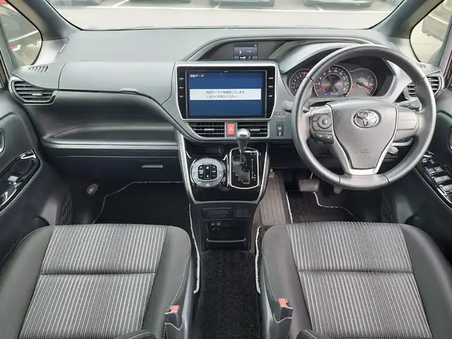 トヨタ ヴォクシー ZS 煌Ⅱ 東京都 2020(令2)年 2.9万km ブラック 純正10インチナビ/純正アルミホイール/ビルトインETC/Bluetooth/フルセグテレビ/プッシュスタート/ドライブレコーダー/トヨタセーフティセンス/バックカメラ/コーナーセンサー/純正フロアマット/ドアバイザー/キーレスエントリー/USB端子/新車保証書/取扱説明書