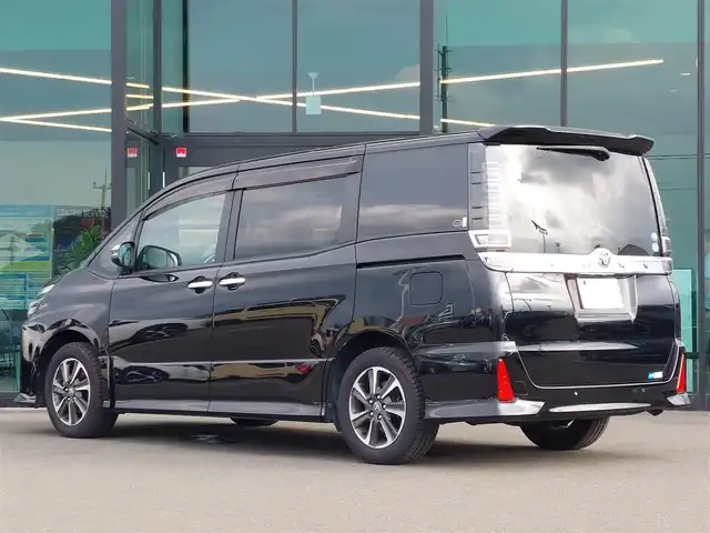 トヨタ ヴォクシー ZS 煌Ⅱ 東京都 2020(令2)年 2.9万km ブラック 純正10インチナビ/純正アルミホイール/ビルトインETC/Bluetooth/フルセグテレビ/プッシュスタート/ドライブレコーダー/トヨタセーフティセンス/バックカメラ/コーナーセンサー/純正フロアマット/ドアバイザー/キーレスエントリー/USB端子/新車保証書/取扱説明書