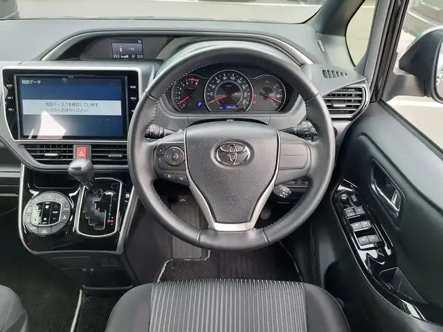 トヨタ ヴォクシー ZS 煌Ⅱ 東京都 2020(令2)年 2.9万km ブラック 純正10インチナビ/純正アルミホイール/ビルトインETC/Bluetooth/フルセグテレビ/プッシュスタート/ドライブレコーダー/トヨタセーフティセンス/バックカメラ/コーナーセンサー/純正フロアマット/ドアバイザー/キーレスエントリー/USB端子/新車保証書/取扱説明書