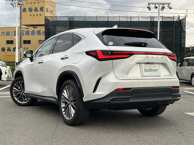 レクサス ＮＸ 350h バージョンL 愛媛県 2022(令4)年 3.9万km ソニッククォーツ 禁煙車/登録時走行距離：38376km/メーカーオプション純正ナビ/BT/AM・FM/フルセグ/ETC/前後ドライブレコーダー/ブラインドスポットモニター/デジタルインナーミラー/クリアランスソナー/コーナーセンサー/全方位バックカメラ/ワイヤレス充電/クルーズコントロール/パドルシフト/本革巻きステアリング/パワーシート/シートメモリー/シートヒーター