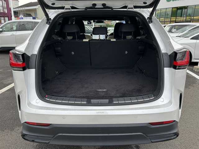 レクサス ＮＸ 350h バージョンL 愛媛県 2022(令4)年 3.9万km ソニッククォーツ 禁煙車/登録時走行距離：38376km/メーカーオプション純正ナビ/BT/AM・FM/フルセグ/ETC/前後ドライブレコーダー/ブラインドスポットモニター/デジタルインナーミラー/クリアランスソナー/コーナーセンサー/全方位バックカメラ/ワイヤレス充電/クルーズコントロール/パドルシフト/本革巻きステアリング/パワーシート/シートメモリー/シートヒーター