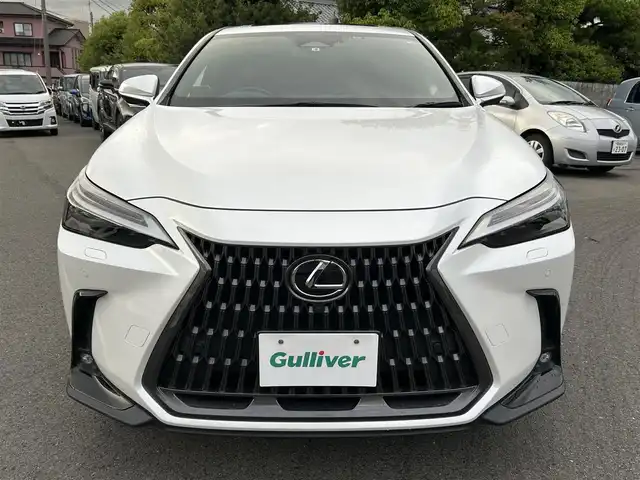 レクサス ＮＸ 350h バージョンL 愛媛県 2022(令4)年 3.9万km ソニッククォーツ 禁煙車/登録時走行距離：38376km/メーカーオプション純正ナビ/BT/AM・FM/フルセグ/ETC/前後ドライブレコーダー/ブラインドスポットモニター/デジタルインナーミラー/クリアランスソナー/コーナーセンサー/全方位バックカメラ/ワイヤレス充電/クルーズコントロール/パドルシフト/本革巻きステアリング/パワーシート/シートメモリー/シートヒーター
