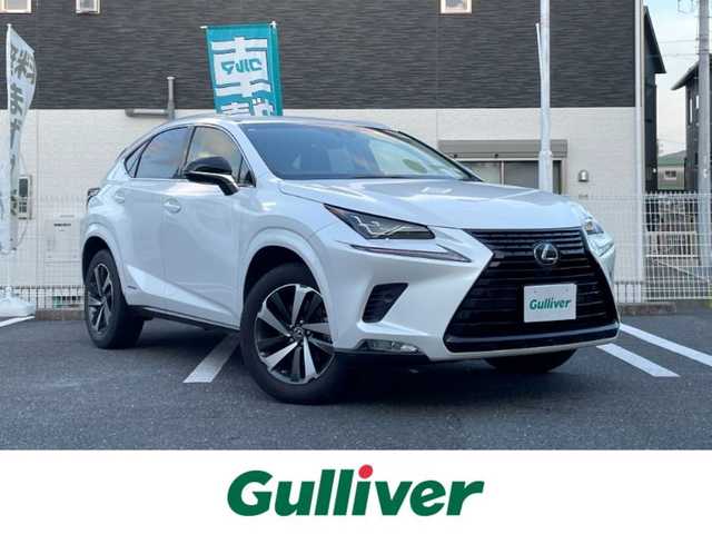 レクサス ＮＸ 300h ブラックシークエンス 三重県 2019(平31)年 6.8万km ソニッククォーツ 登録時67889km/黒白革シート/三眼ヘッドライト/純正ナビ/（AM/FM/TV/Bluetooth）/フルセグTV/バックカメラ/ビルトインETC2.0/レーダークルーズコントロール/ステアリングスイッチ/パドルシフト/ステアリングヒーター/パワーバックドア/シートメモリー/パワーシート/シートヒーター/衝突軽減システム/レーンキープアシスト/コーナーセンサー/BSM/オートハイビーム/純正フロアマット