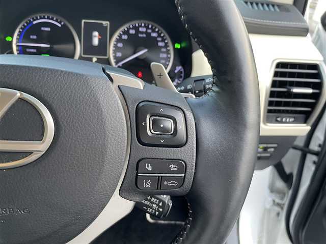 レクサス ＮＸ 300h ブラックシークエンス 三重県 2019(平31)年 6.8万km ソニッククォーツ 登録時67889km/黒白革シート/三眼ヘッドライト/純正ナビ/（AM/FM/TV/Bluetooth）/フルセグTV/バックカメラ/ビルトインETC2.0/レーダークルーズコントロール/ステアリングスイッチ/パドルシフト/ステアリングヒーター/パワーバックドア/シートメモリー/パワーシート/シートヒーター/衝突軽減システム/レーンキープアシスト/コーナーセンサー/BSM/オートハイビーム/純正フロアマット