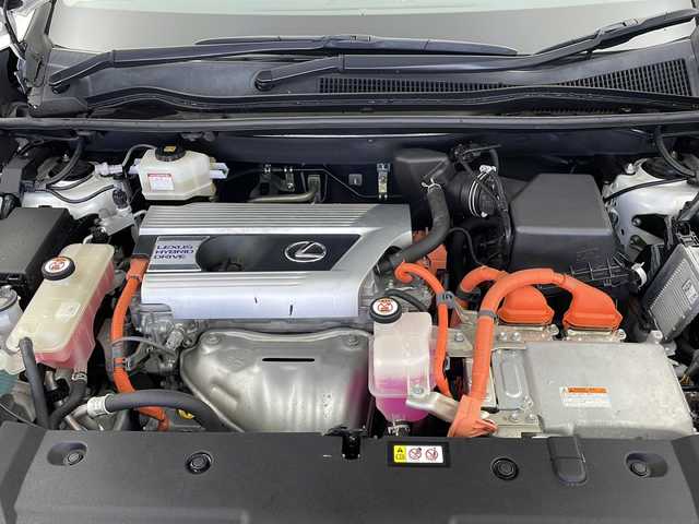 レクサス ＮＸ 300h ブラックシークエンス 栃木県 2019(平31)年 6.8万km ソニッククォーツ 純正10.3型ナビ/　　CD/DVD/Bluetooth/AM/FM/フルセグTV/レクサスセーフティーシステム+/・レーダークルーズコントロール/・プリクラッシュセーフティー/・レーンデパーチャーアラート/・パーキングサポートアシスト/・ブラインド・スポット・モニター/・オートハイビーム/バックカメラ/ビルトインETC2.0/パワーバックドア /黒白合皮レザーシート/シートヒーター/パワーシート /シートメモリ/純正18インチAW/純正フロアマット/オートライト/３眼LEDヘッドライト/フォグランプ/ステアリングヒーター/電子パーキング/ブレーキホールド/プッシュスタート/スマートキー