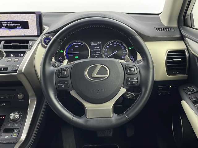 レクサス ＮＸ 300h ブラックシークエンス 栃木県 2019(平31)年 6.8万km ソニッククォーツ 純正10.3型ナビ/　　CD/DVD/Bluetooth/AM/FM/フルセグTV/レクサスセーフティーシステム+/・レーダークルーズコントロール/・プリクラッシュセーフティー/・レーンデパーチャーアラート/・パーキングサポートアシスト/・ブラインド・スポット・モニター/・オートハイビーム/バックカメラ/ビルトインETC2.0/パワーバックドア /黒白合皮レザーシート/シートヒーター/パワーシート /シートメモリ/純正18インチAW/純正フロアマット/オートライト/３眼LEDヘッドライト/フォグランプ/ステアリングヒーター/電子パーキング/ブレーキホールド/プッシュスタート/スマートキー