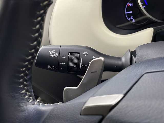 レクサス ＮＸ 300h ブラックシークエンス 栃木県 2019(平31)年 6.8万km ソニッククォーツ 純正10.3型ナビ/　　CD/DVD/Bluetooth/AM/FM/フルセグTV/レクサスセーフティーシステム+/・レーダークルーズコントロール/・プリクラッシュセーフティー/・レーンデパーチャーアラート/・パーキングサポートアシスト/・ブラインド・スポット・モニター/・オートハイビーム/バックカメラ/ビルトインETC2.0/パワーバックドア /黒白合皮レザーシート/シートヒーター/パワーシート /シートメモリ/純正18インチAW/純正フロアマット/オートライト/３眼LEDヘッドライト/フォグランプ/ステアリングヒーター/電子パーキング/ブレーキホールド/プッシュスタート/スマートキー