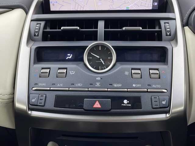 レクサス ＮＸ 300h ブラックシークエンス 栃木県 2019(平31)年 6.8万km ソニッククォーツ 純正10.3型ナビ/　　CD/DVD/Bluetooth/AM/FM/フルセグTV/レクサスセーフティーシステム+/・レーダークルーズコントロール/・プリクラッシュセーフティー/・レーンデパーチャーアラート/・パーキングサポートアシスト/・ブラインド・スポット・モニター/・オートハイビーム/バックカメラ/ビルトインETC2.0/パワーバックドア /黒白合皮レザーシート/シートヒーター/パワーシート /シートメモリ/純正18インチAW/純正フロアマット/オートライト/３眼LEDヘッドライト/フォグランプ/ステアリングヒーター/電子パーキング/ブレーキホールド/プッシュスタート/スマートキー