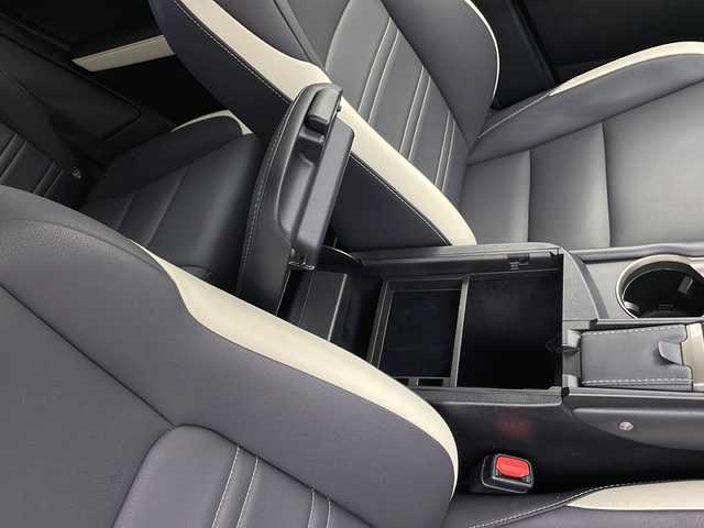 レクサス ＮＸ 300h ブラックシークエンス 栃木県 2019(平31)年 6.8万km ソニッククォーツ 純正10.3型ナビ/　　CD/DVD/Bluetooth/AM/FM/フルセグTV/レクサスセーフティーシステム+/・レーダークルーズコントロール/・プリクラッシュセーフティー/・レーンデパーチャーアラート/・パーキングサポートアシスト/・ブラインド・スポット・モニター/・オートハイビーム/バックカメラ/ビルトインETC2.0/パワーバックドア /黒白合皮レザーシート/シートヒーター/パワーシート /シートメモリ/純正18インチAW/純正フロアマット/オートライト/３眼LEDヘッドライト/フォグランプ/ステアリングヒーター/電子パーキング/ブレーキホールド/プッシュスタート/スマートキー