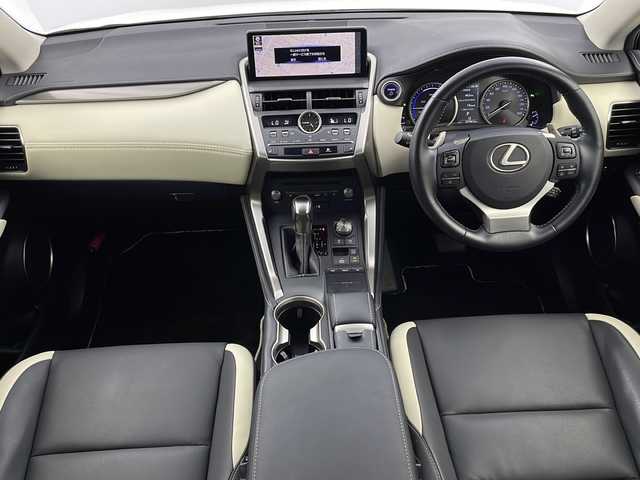 レクサス ＮＸ 300h ブラックシークエンス 栃木県 2019(平31)年 6.8万km ソニッククォーツ 純正10.3型ナビ/　　CD/DVD/Bluetooth/AM/FM/フルセグTV/レクサスセーフティーシステム+/・レーダークルーズコントロール/・プリクラッシュセーフティー/・レーンデパーチャーアラート/・パーキングサポートアシスト/・ブラインド・スポット・モニター/・オートハイビーム/バックカメラ/ビルトインETC2.0/パワーバックドア /黒白合皮レザーシート/シートヒーター/パワーシート /シートメモリ/純正18インチAW/純正フロアマット/オートライト/３眼LEDヘッドライト/フォグランプ/ステアリングヒーター/電子パーキング/ブレーキホールド/プッシュスタート/スマートキー