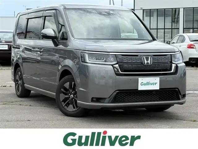 ホンダ ステップワゴン スパーダ 道南・函館 2023(令5)年 4.3万km スーパープラチナグレーメタリック ・純正９インチナビ/・フルセグＴＶ/・衝突被害軽減ブレーキ/・寒冷地仕様/・バックカメラ/・レーンキープアシスト/・レーダクルーズコントロール/・ブラインドスポットモニター/・前後コーナーセンサー/・パワーテールゲート/・前後ドライブレコーダー/・オートマチックハイビーム/・両側パワースライドドア/・２列目オットマン/・前席シートヒーター/・ETC/・新車時保証書/・取扱説明書/・スペアキー有