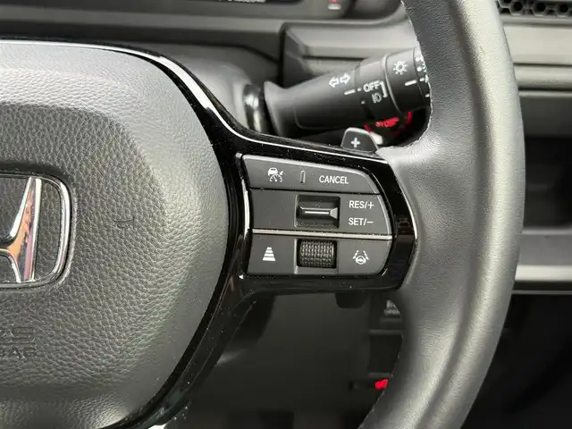 ホンダ ステップワゴン スパーダ 道南・函館 2023(令5)年 4.3万km スーパープラチナグレーメタリック ・純正９インチナビ/・フルセグＴＶ/・衝突被害軽減ブレーキ/・寒冷地仕様/・バックカメラ/・レーンキープアシスト/・レーダクルーズコントロール/・ブラインドスポットモニター/・前後コーナーセンサー/・パワーテールゲート/・前後ドライブレコーダー/・オートマチックハイビーム/・両側パワースライドドア/・２列目オットマン/・前席シートヒーター/・ETC/・新車時保証書/・取扱説明書/・スペアキー有