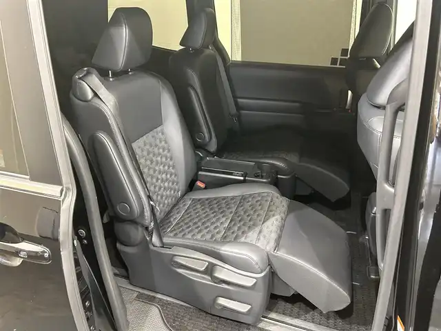 トヨタ ヴォクシー S－Z 愛媛県 2023(令5)年 2.7万km アティチュードブラックマイカ 純正10.5インチディスプレイオーディオ/(Bluetooth/フルセグ/HDMI)/フリップダウンモニター/バックカメラ/レーダークルーズコントロール/快適利便パッケージ/・ナノイーX/・二列目オットマン/・二列目シートヒーター/・ステアリングヒーター/・電動リアゲート/ユニバーサルステップ/両側電動スライドドア/衝突被害軽減ブレーキ/レーンキープアシスト/コーナーセンサー/オートマチックハイビーム/オートライト/ETC2.0/スペアキー