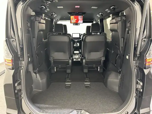 トヨタ ヴォクシー S－Z 愛媛県 2023(令5)年 2.7万km アティチュードブラックマイカ 純正10.5インチディスプレイオーディオ/(Bluetooth/フルセグ/HDMI)/フリップダウンモニター/バックカメラ/レーダークルーズコントロール/快適利便パッケージ/・ナノイーX/・二列目オットマン/・二列目シートヒーター/・ステアリングヒーター/・電動リアゲート/ユニバーサルステップ/両側電動スライドドア/衝突被害軽減ブレーキ/レーンキープアシスト/コーナーセンサー/オートマチックハイビーム/オートライト/ETC2.0/スペアキー