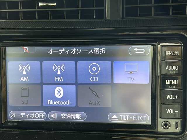 トヨタ アクア G 沖縄県 2017(平29)年 2.4万km スーパーレッドⅤ 県外仕入　/禁煙車　/純正ナビ（ＢＴ，フルセグ，ラジオ，ＣＤ／ＤＶＤ）/クルーズコントロール/トヨタセーフティーセンス　/→プリクラッシュブレーキ/→レーンディパチャートアラート/→オートマチックハイビーム/ビルドインＥＴＣ　/アイドリングストップ　/純正フロアマット　/ドアバイザー　/スペアキー